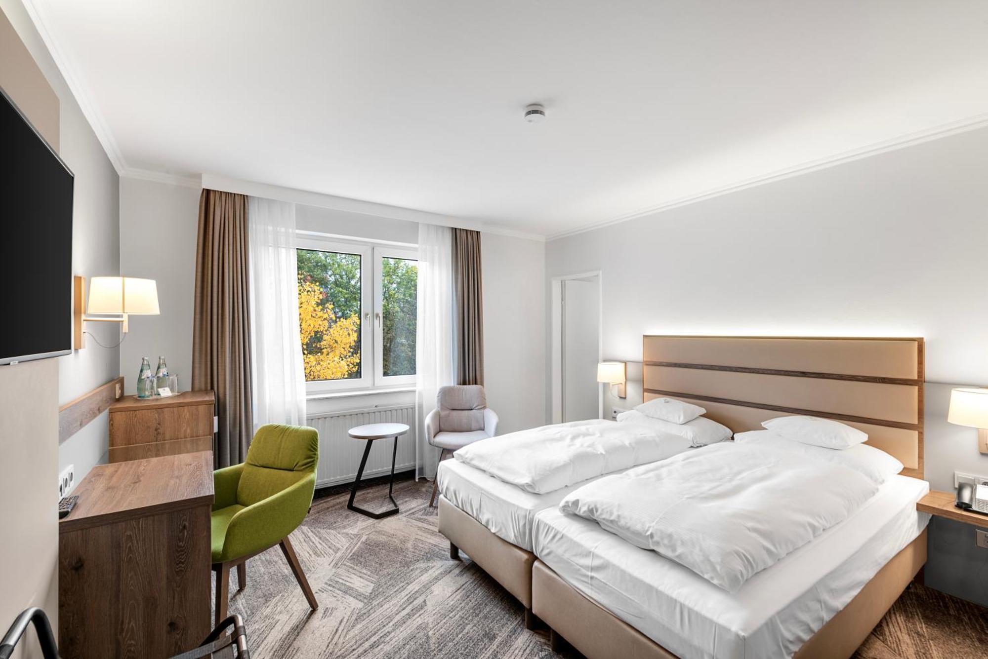 Parkhotel Am Taunus オーバーウルゼル エクステリア 写真