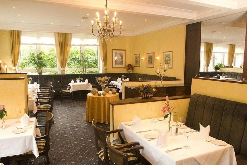 Parkhotel Am Taunus オーバーウルゼル エクステリア 写真