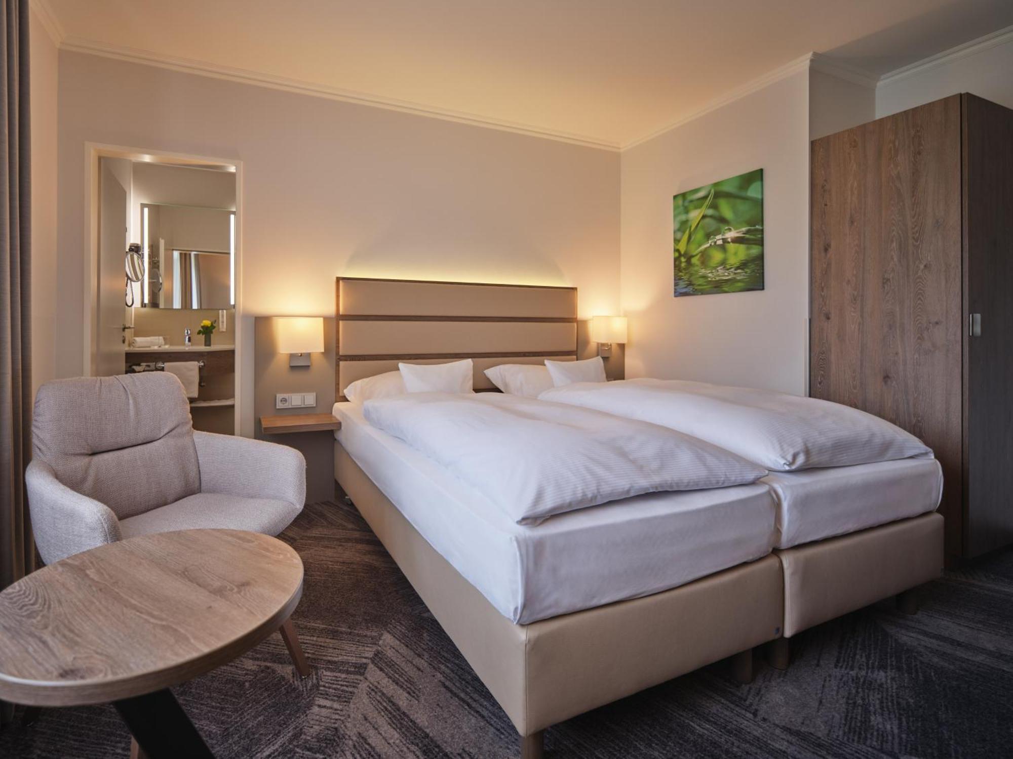 Parkhotel Am Taunus オーバーウルゼル エクステリア 写真