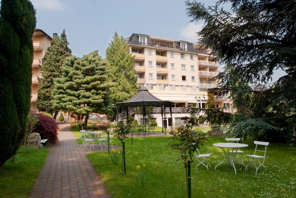 Parkhotel Am Taunus オーバーウルゼル エクステリア 写真