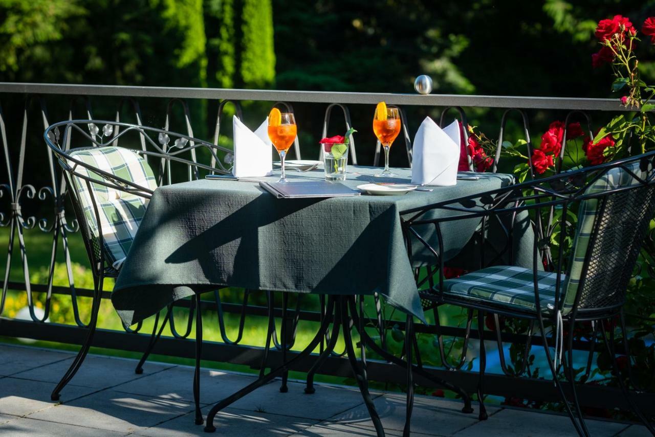 Parkhotel Am Taunus オーバーウルゼル エクステリア 写真