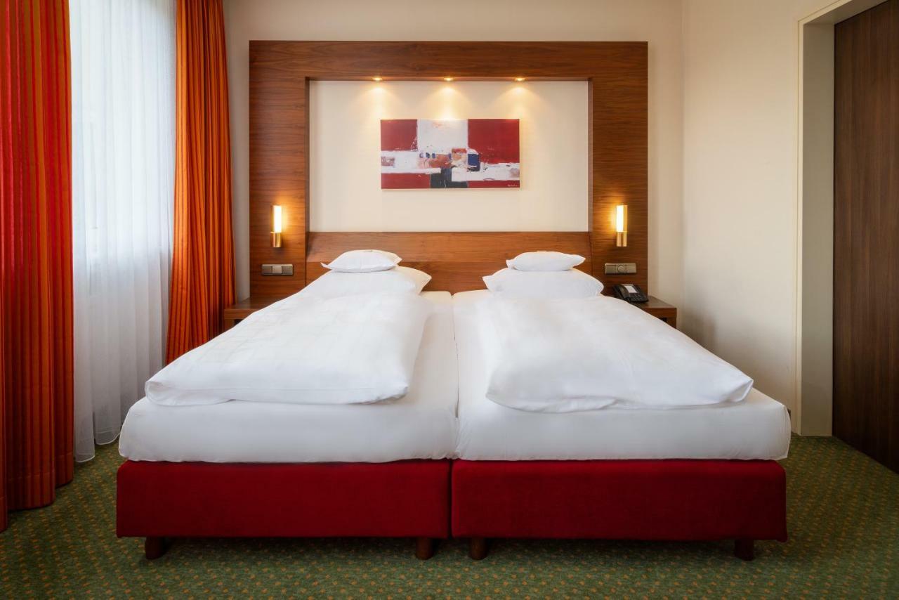 Parkhotel Am Taunus オーバーウルゼル エクステリア 写真