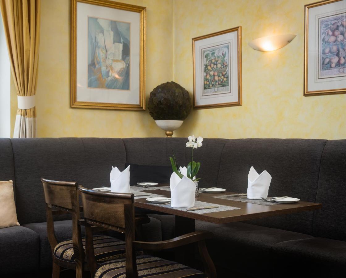 Parkhotel Am Taunus オーバーウルゼル エクステリア 写真