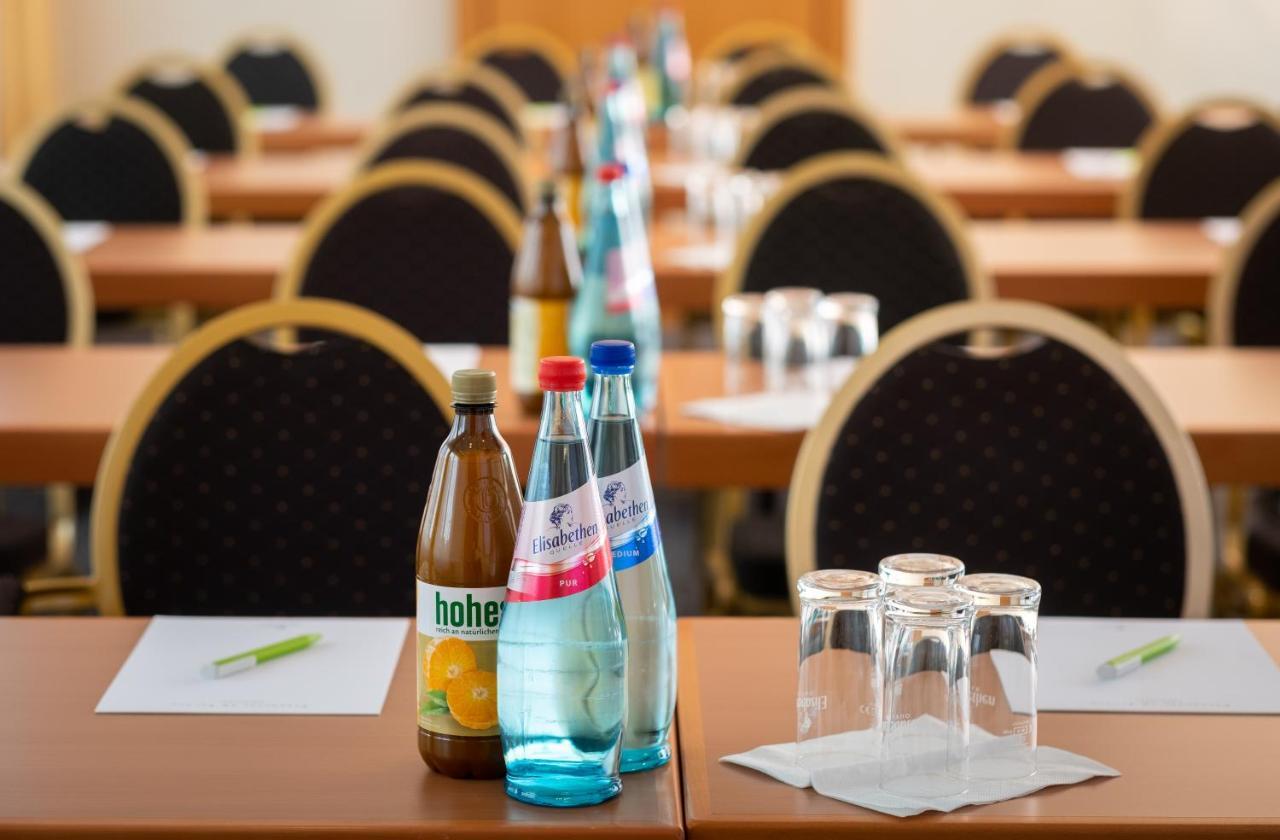 Parkhotel Am Taunus オーバーウルゼル エクステリア 写真
