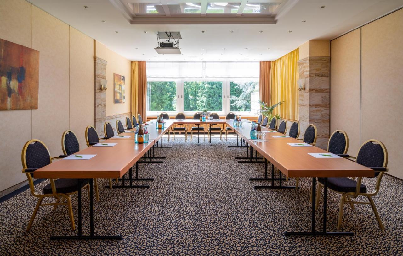Parkhotel Am Taunus オーバーウルゼル エクステリア 写真